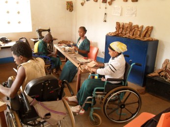 Des hôtes de l'ONG Guinée-Solidarité, créée sur initiative de Nadine Bari pour forger un avenir pour les handicapés guinéens. Photo fournie par elle-même
